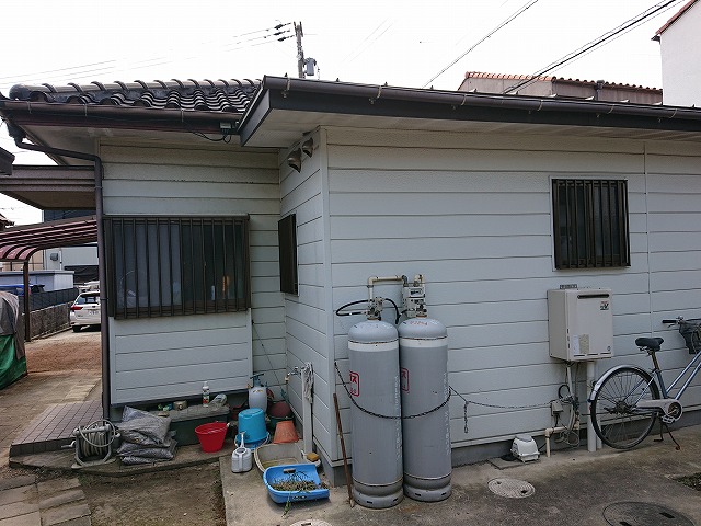 岐阜市で瓦屋根とトタン屋根の取り合いやポリカーボネート製のカーポート屋根を点検
